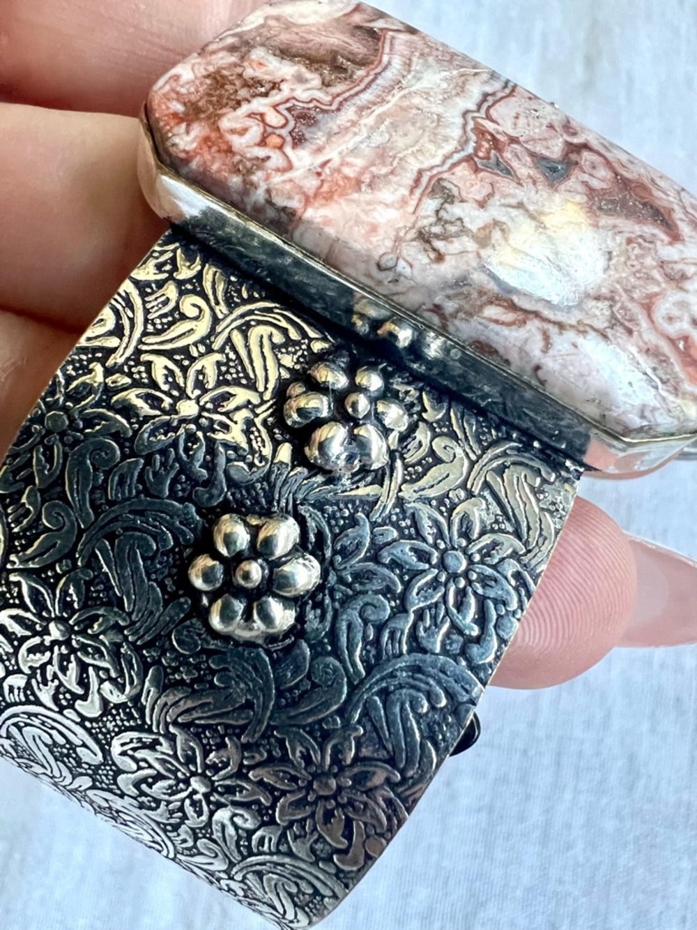 925 Playful CRAZY LACE AGATE Embossed Cuff Bracelet - Picture 6 of 10